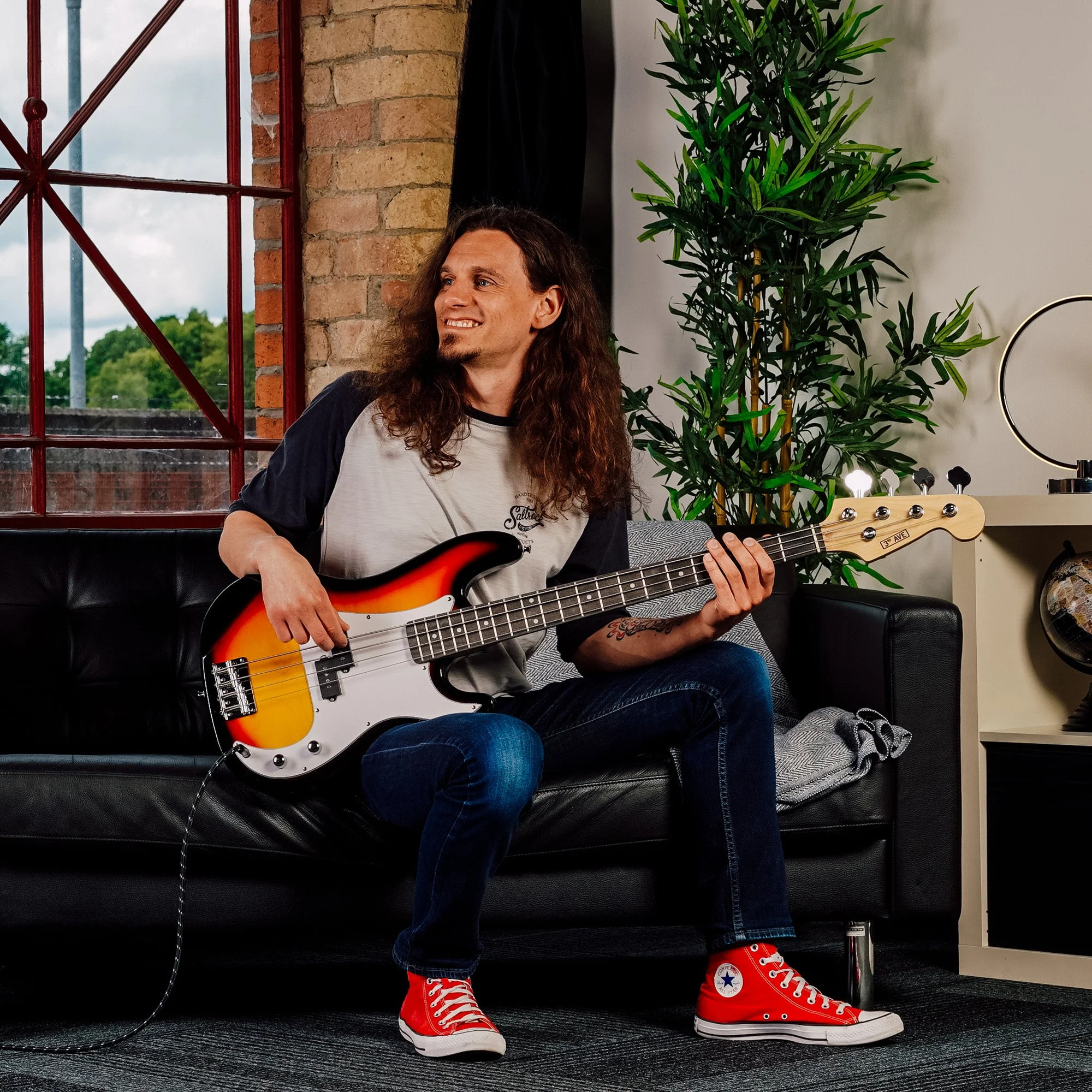 3rd Avenue Bass Guitar Starter Pack - Sunburst - Image 5