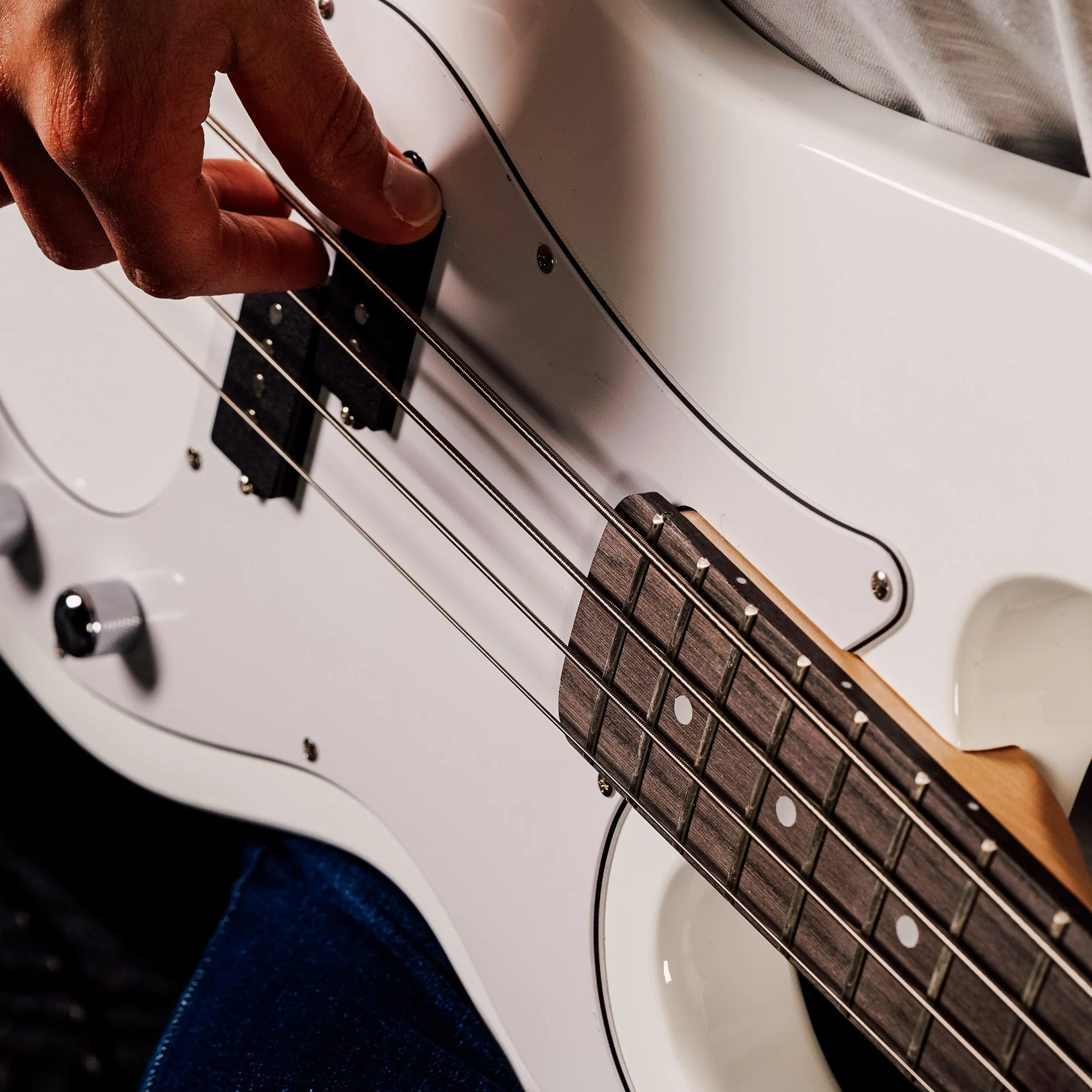 3rd Avenue Bass Guitar Starter Pack - White - Image 6