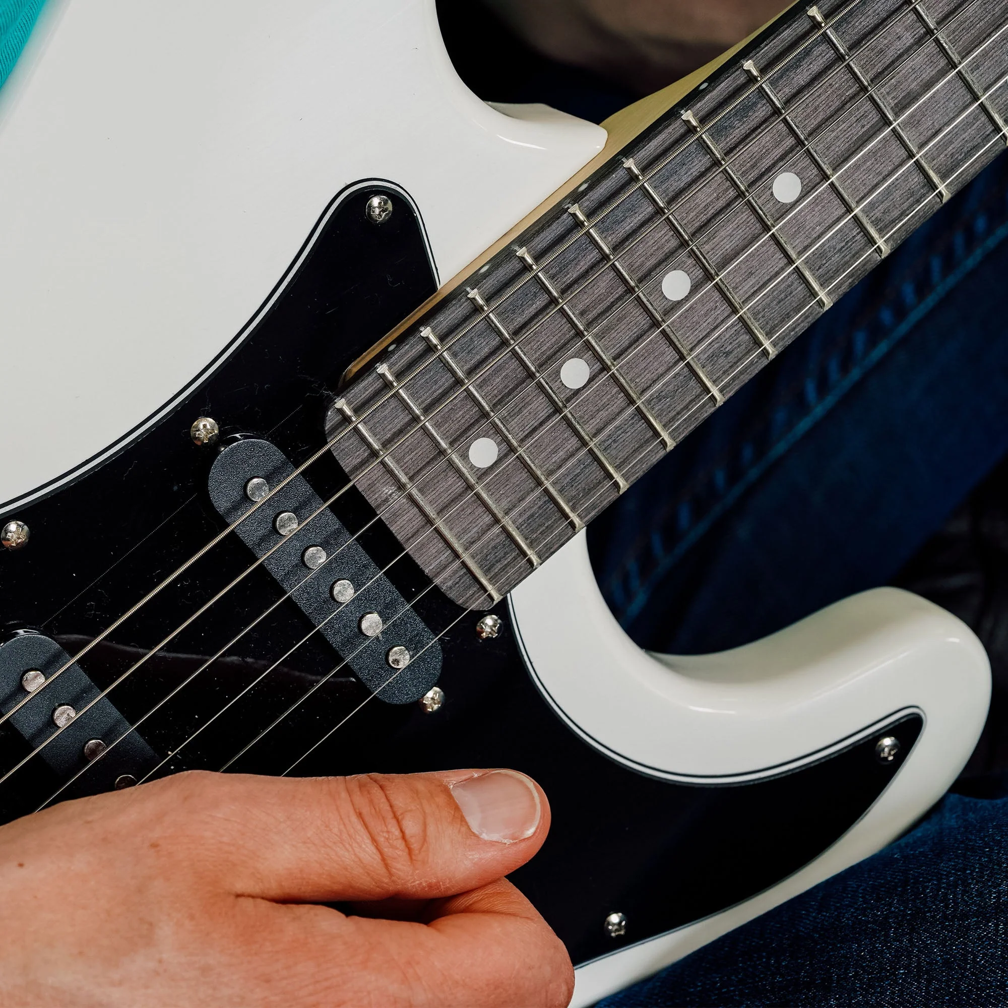 3rd Avenue Electric Guitar Starter Pack - White - Image 6