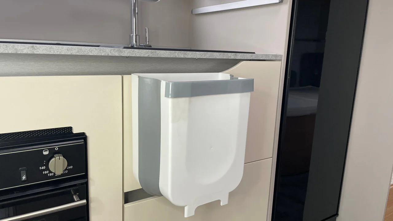 9L Folding Camping Bin Hanging or Free Standing - Image 2