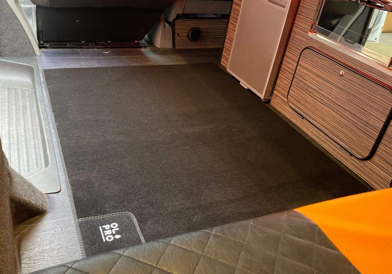 Black Rear Campervan Living Area Carpet 900mm x 1000mm - Image 2