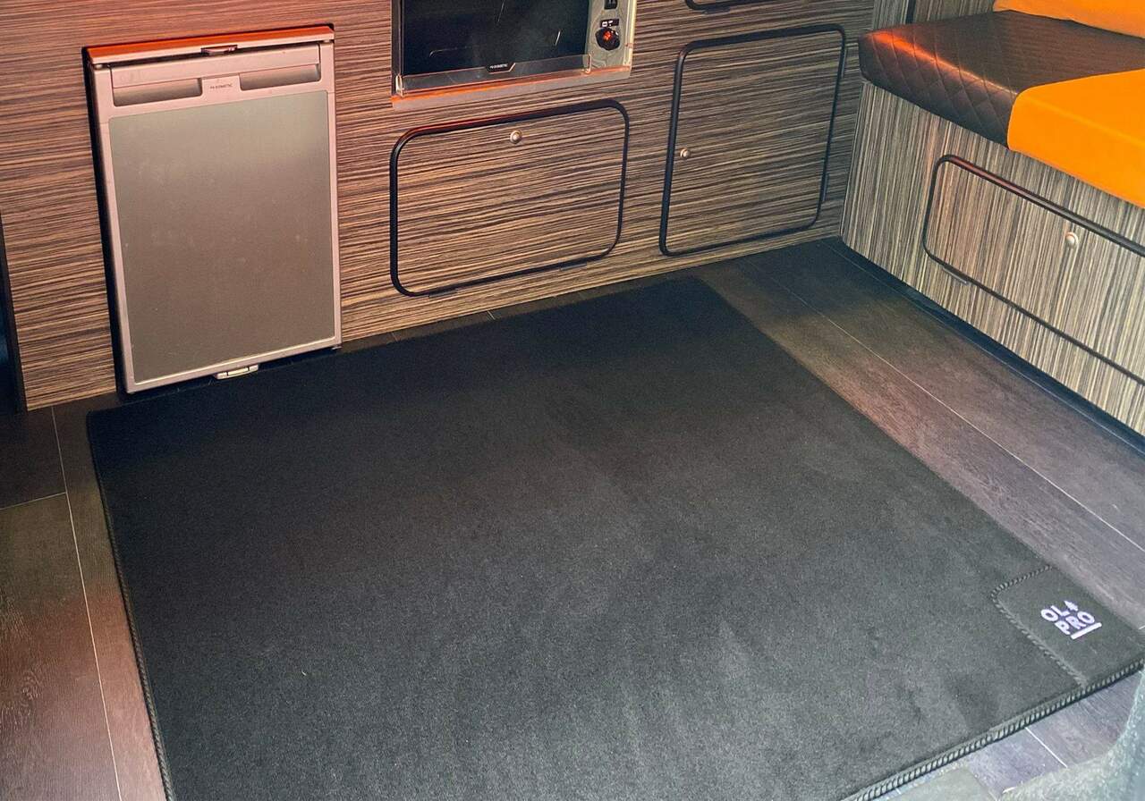 Black Rear Campervan Living Area Carpet 900mm x 1000mm - Image 3