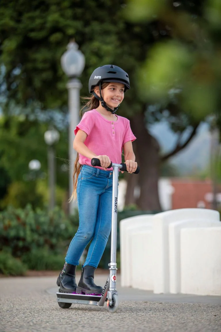 Colour Rave Scooter 10.8 Volt Lithium - Image 3
