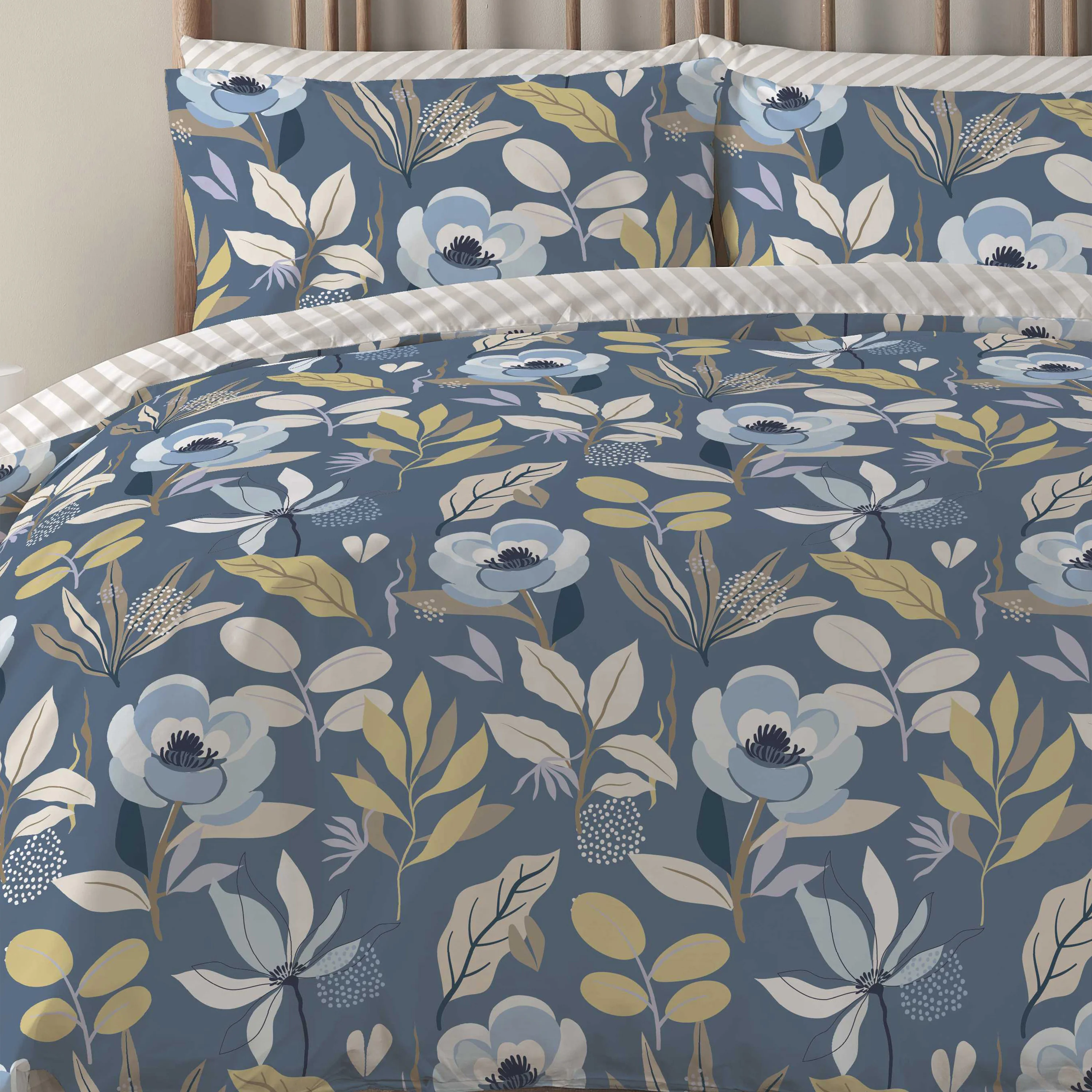 Copenhagen Home Mia Floral Double Duvet Cover Set with Pillowcases - Blue - Image 2