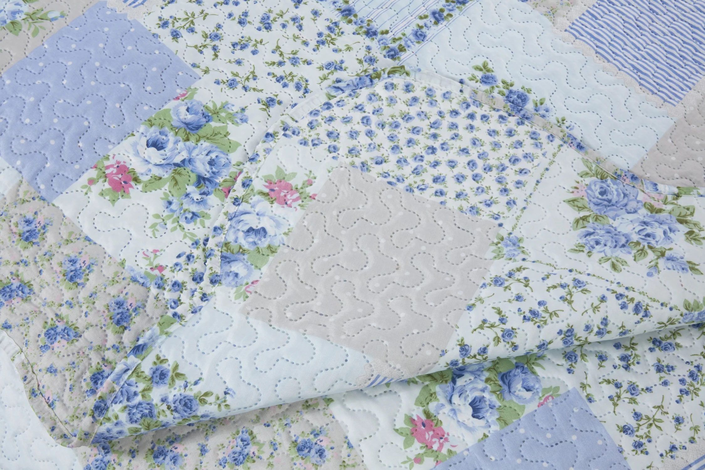 Cotswold - Quilted Patchwork Bedspread Set in Blue - Image 2