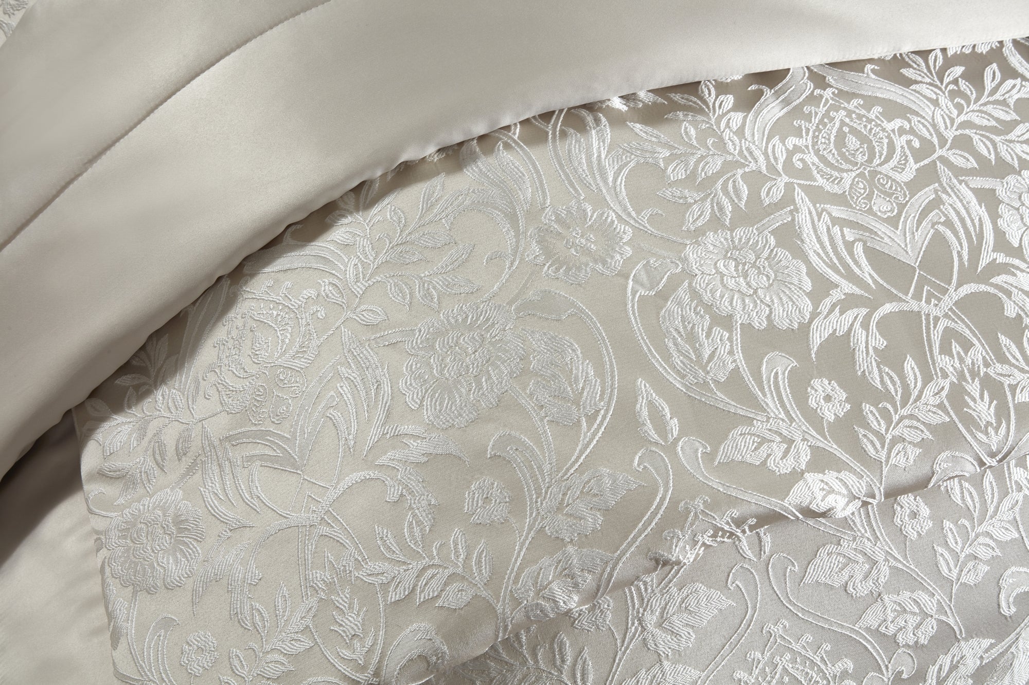 Eden - Embellished Jacquard Quilted Bedspread Set in Cream - Image 4