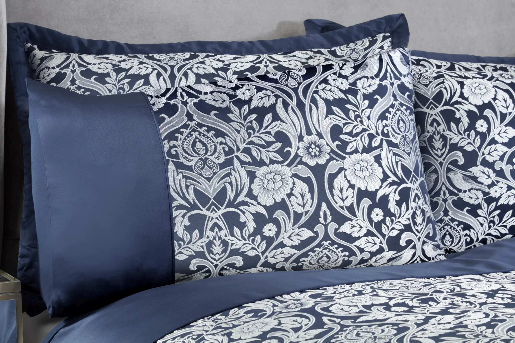 Eden - Embellished Jacquard Quilted Bedspread Set in Navy - Image 5