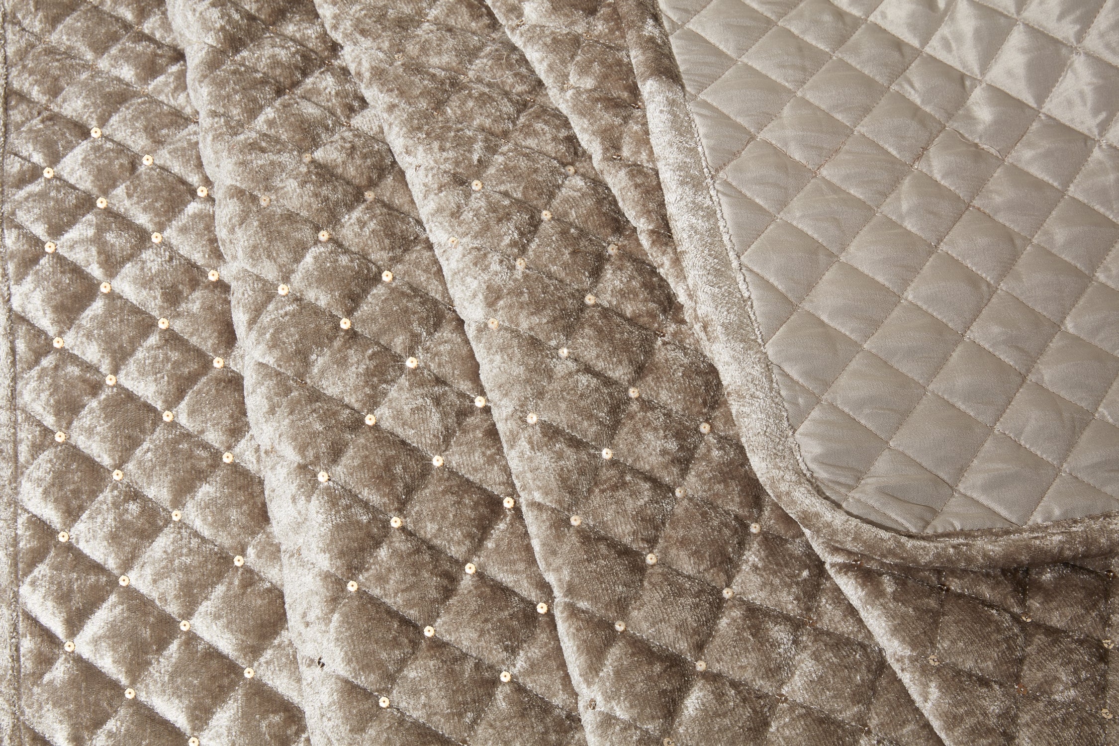 Glamour - Quilted Sequin Velvet Duvet Set in Mink - Image 5