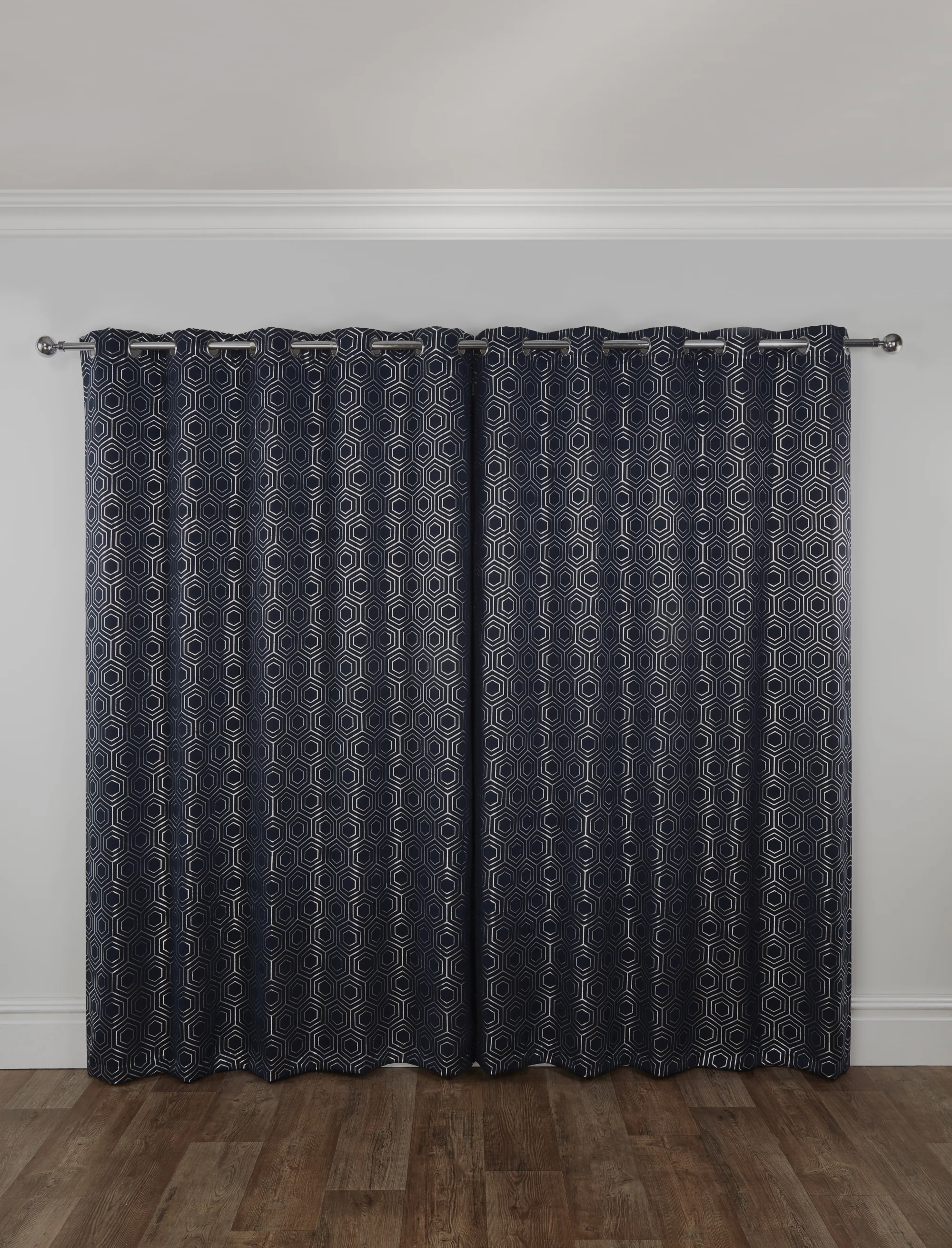 Hartford - Woven Thermal Blackout Eyelet Curtains in Navy 90 x Drop 72" (228 x 183cm) - Image 4