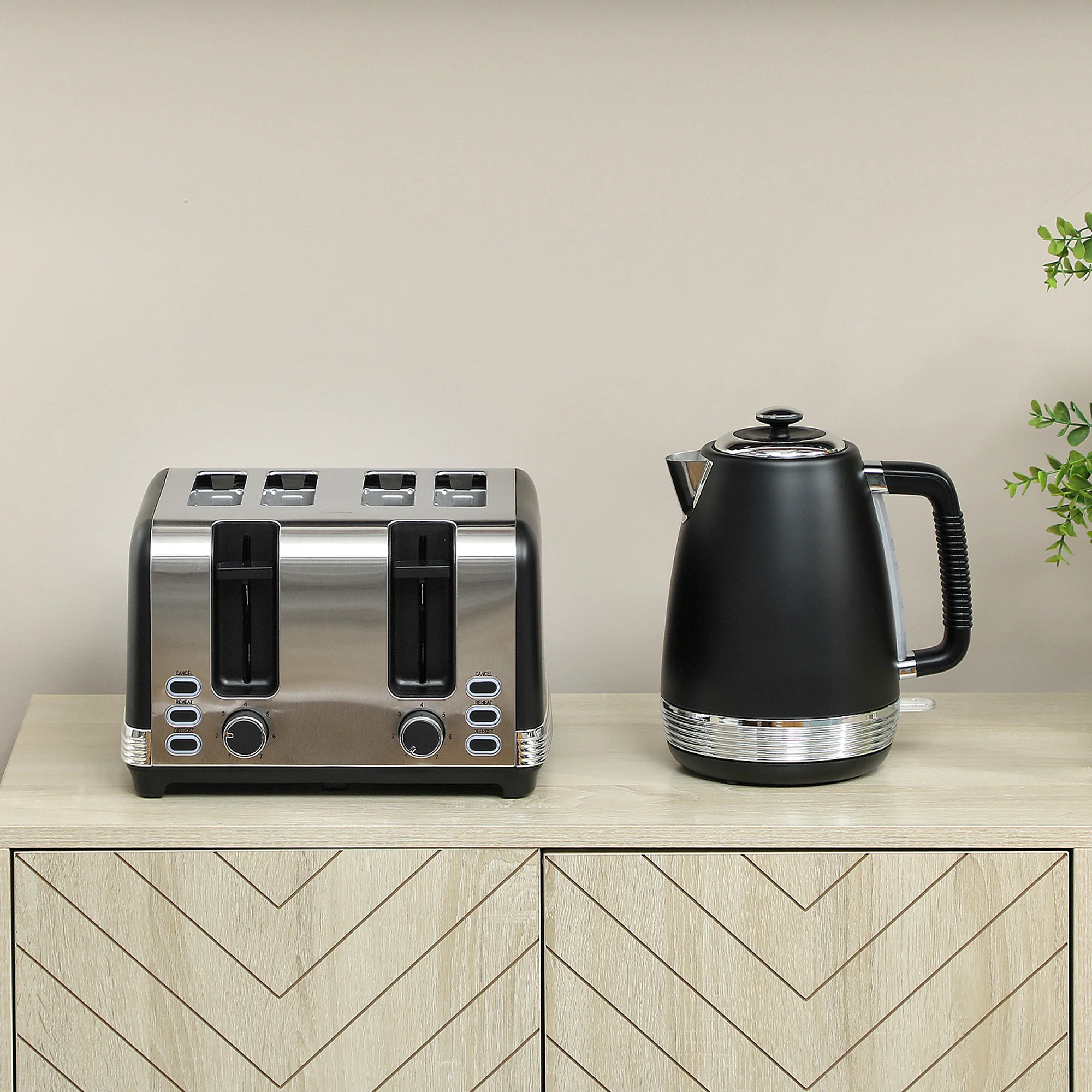HOMCOM 1.7L 3000W Quick Boil Kettle And 4 Slice Toaster Set Crumb Tray Black - Image 9