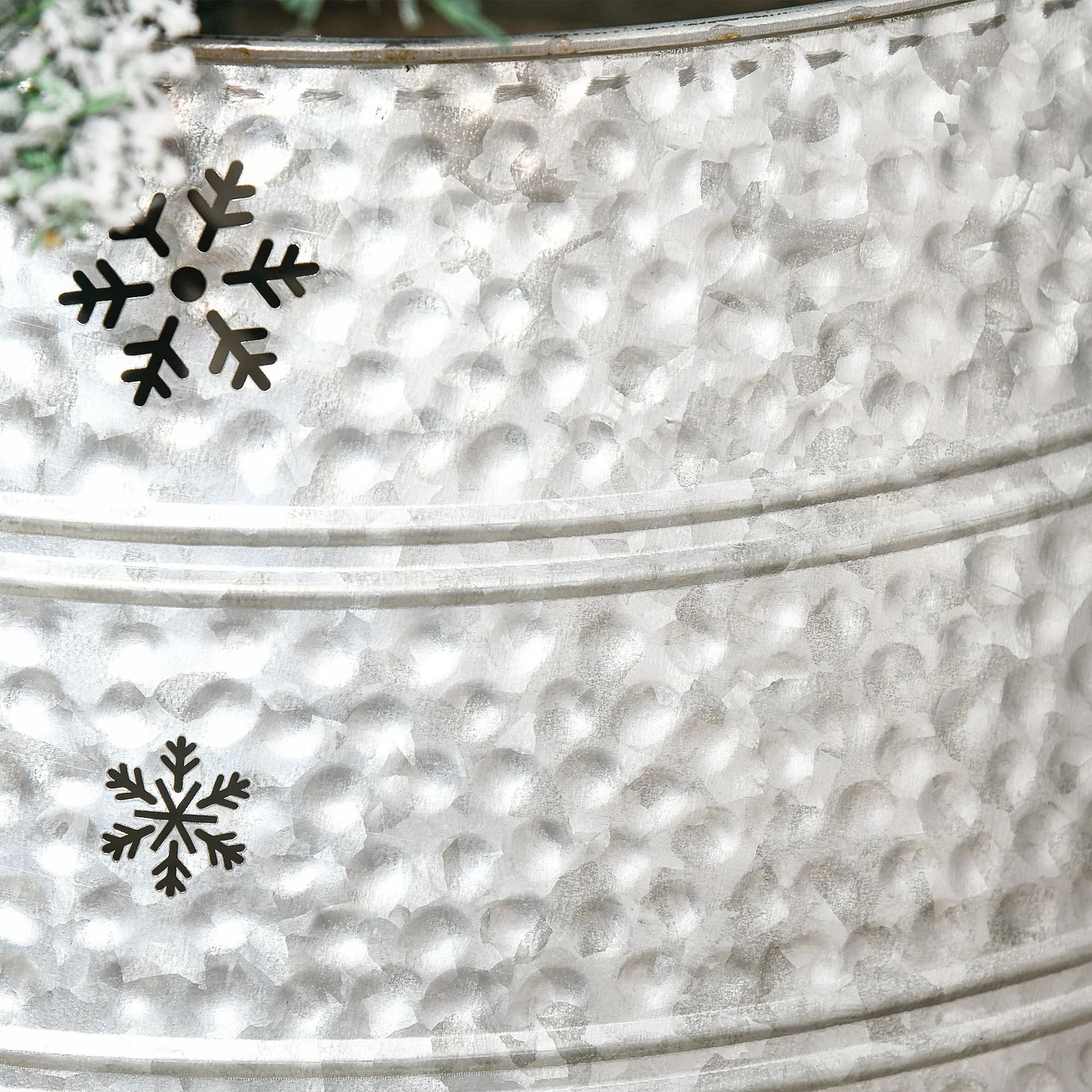 HOMCOM 66cm Christmas Tree Collar with Hollow Snowflake Patterns Silver - Image 8