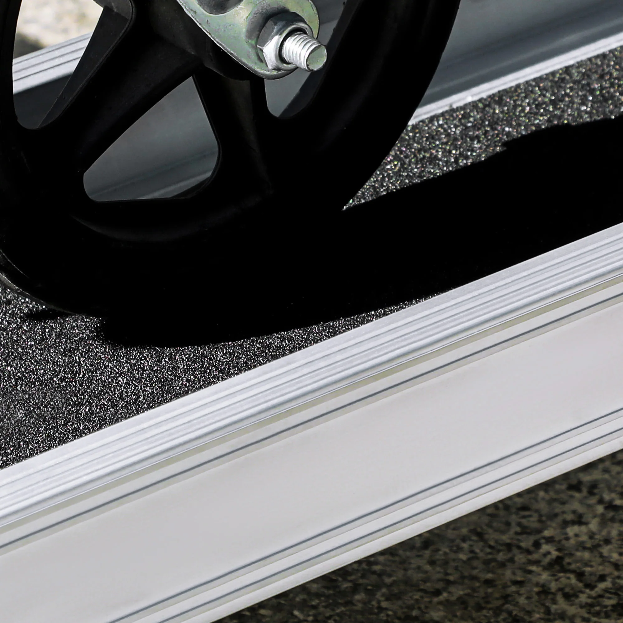 HOMCOM Aluminium Telescopic Wheelchair Ramps, 183cm, 270kg, Folding Ramp - Image 9