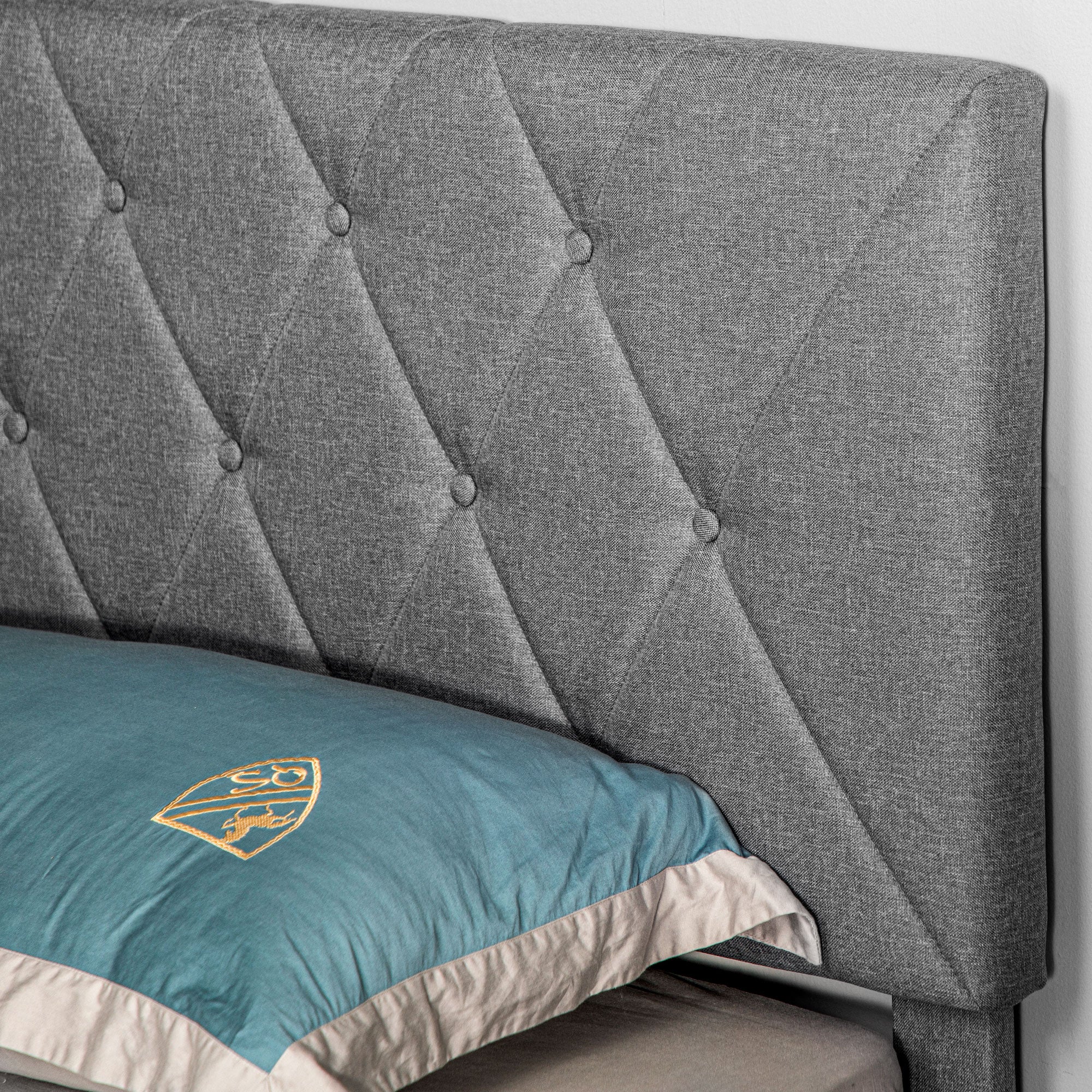 HOMCOM Bed Frame with 5-Level Adjustable Linen Headboard - Image 18