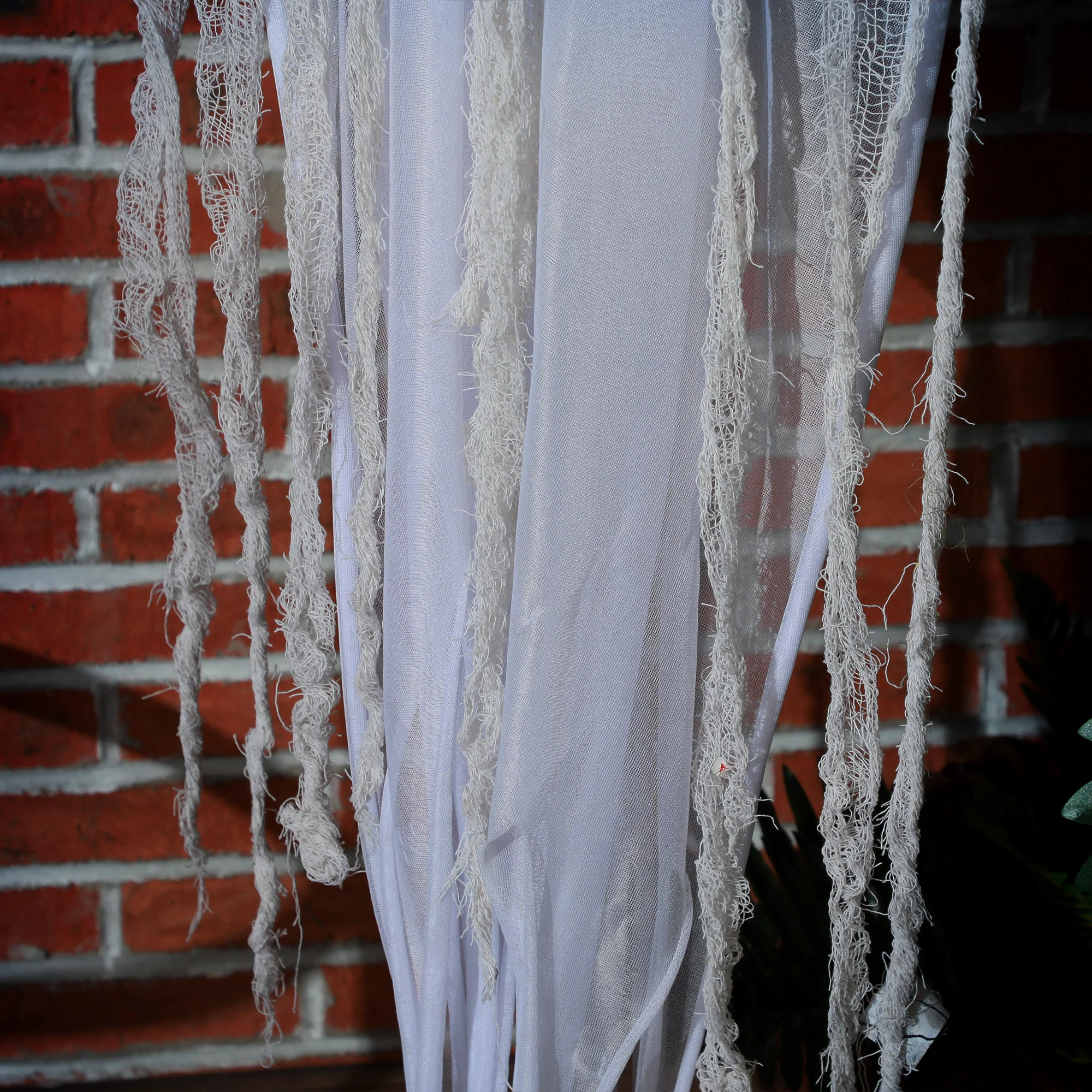 HOMCOM Hanging Halloween Ghost Animatronic Prop for Indoor Outdoor - Image 9