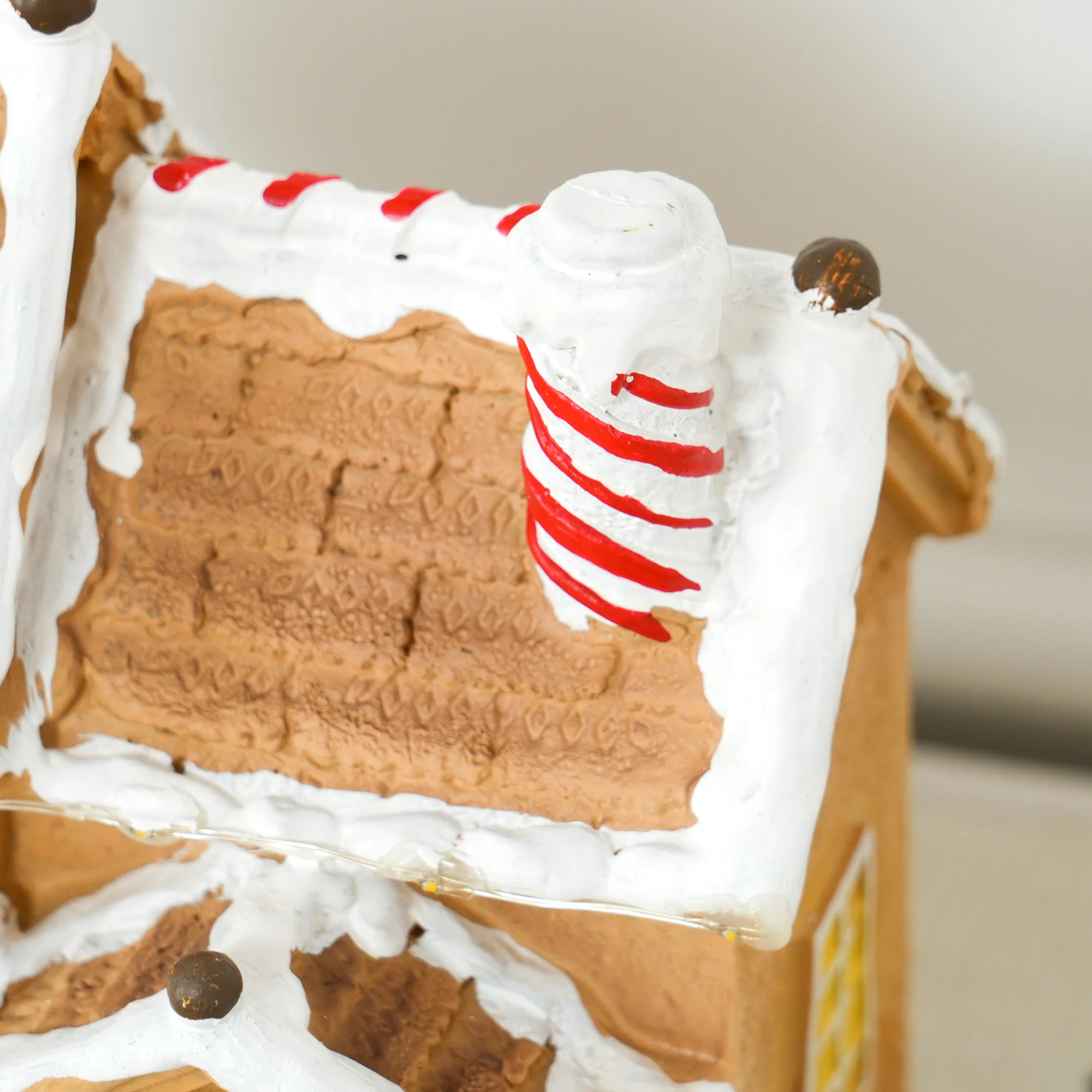 HOMCOM Lighted And Musical Christmas Candy House With Gingerbread Man Brown - Image 8