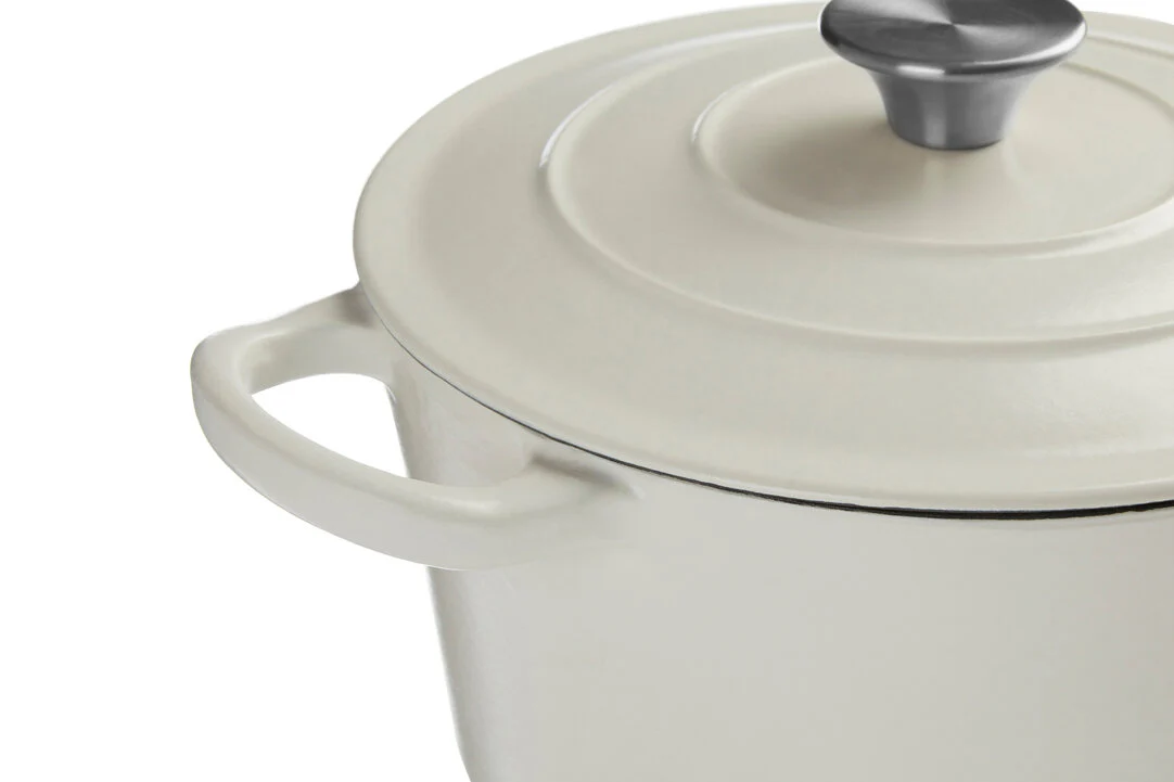 Hygge Medium 4L Cast Iron Casserole Dish - Image 7