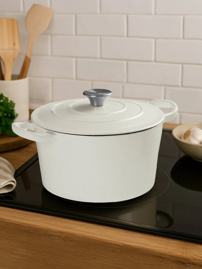 Hygge Medium 4L Cast Iron Casserole Dish - Image 8