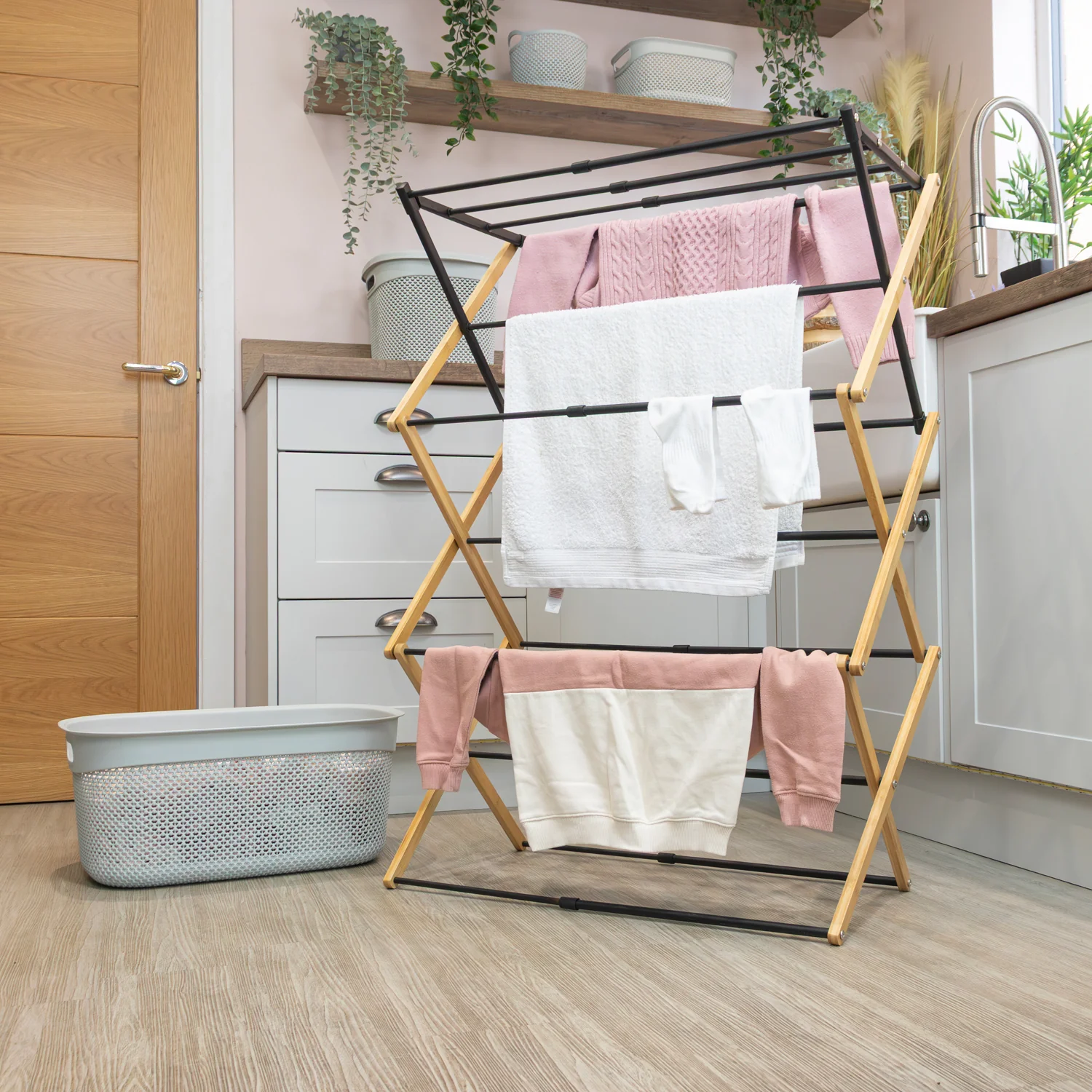 JVL Bamboo Extendable 3 Tier Concertina Laundry Clothes Airer, 8M - Image 6