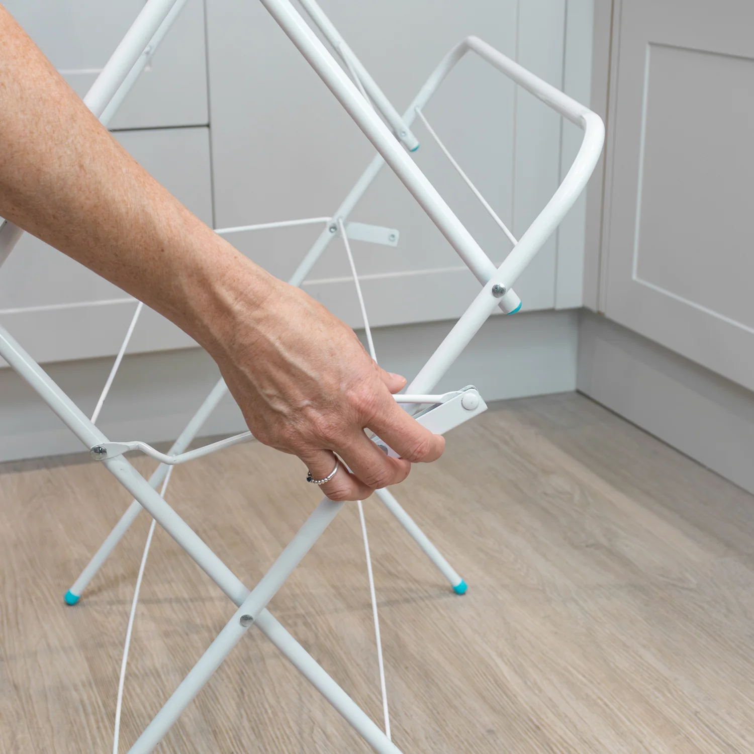 JVL Two-Tier Folding Concertina Laundry Washing Clothes Horse Airer, 9M - Image 8