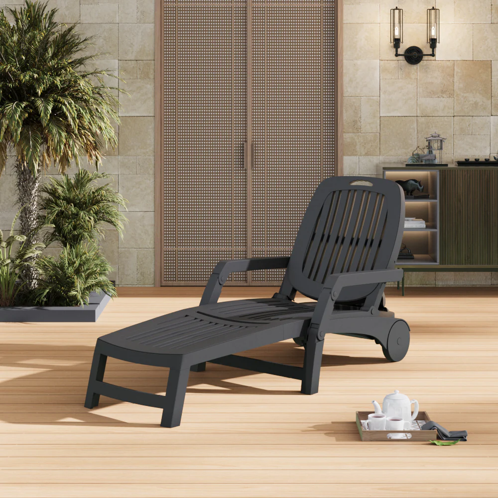 Livingandhome Outdoor Folding Lounge Chair Recliner with Wheels - Image 3