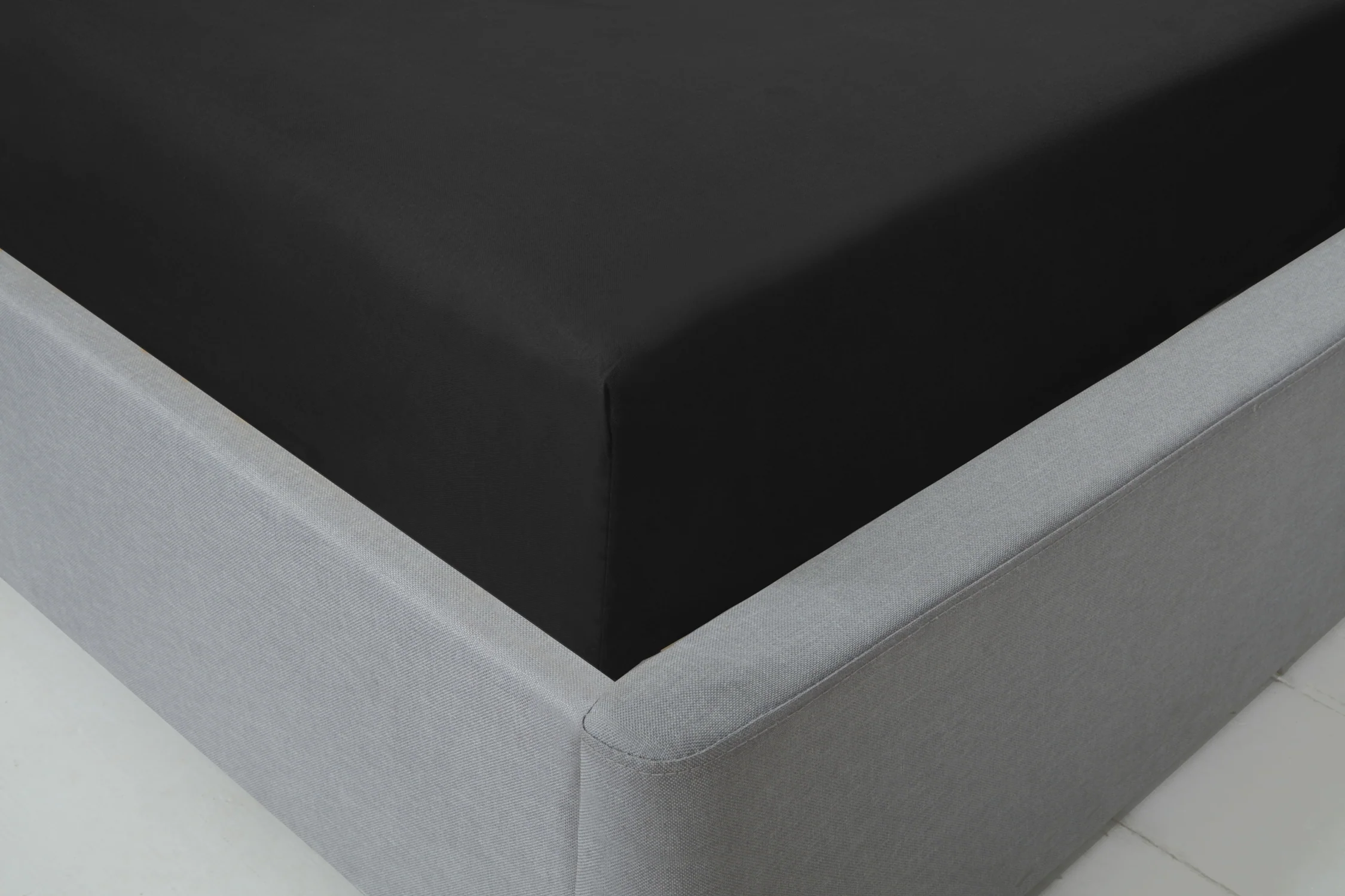 Lyla Fitted Sheet In Black - King Size - Image 2