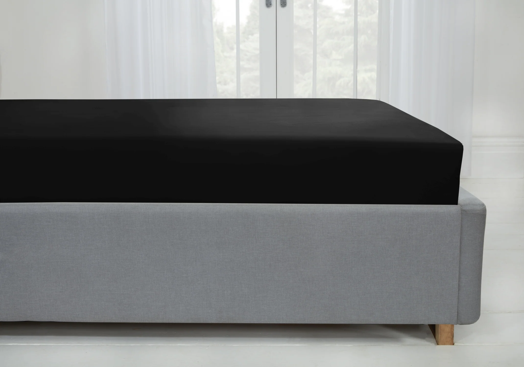 Lyla Fitted Sheet In Black - King Size - Image 3