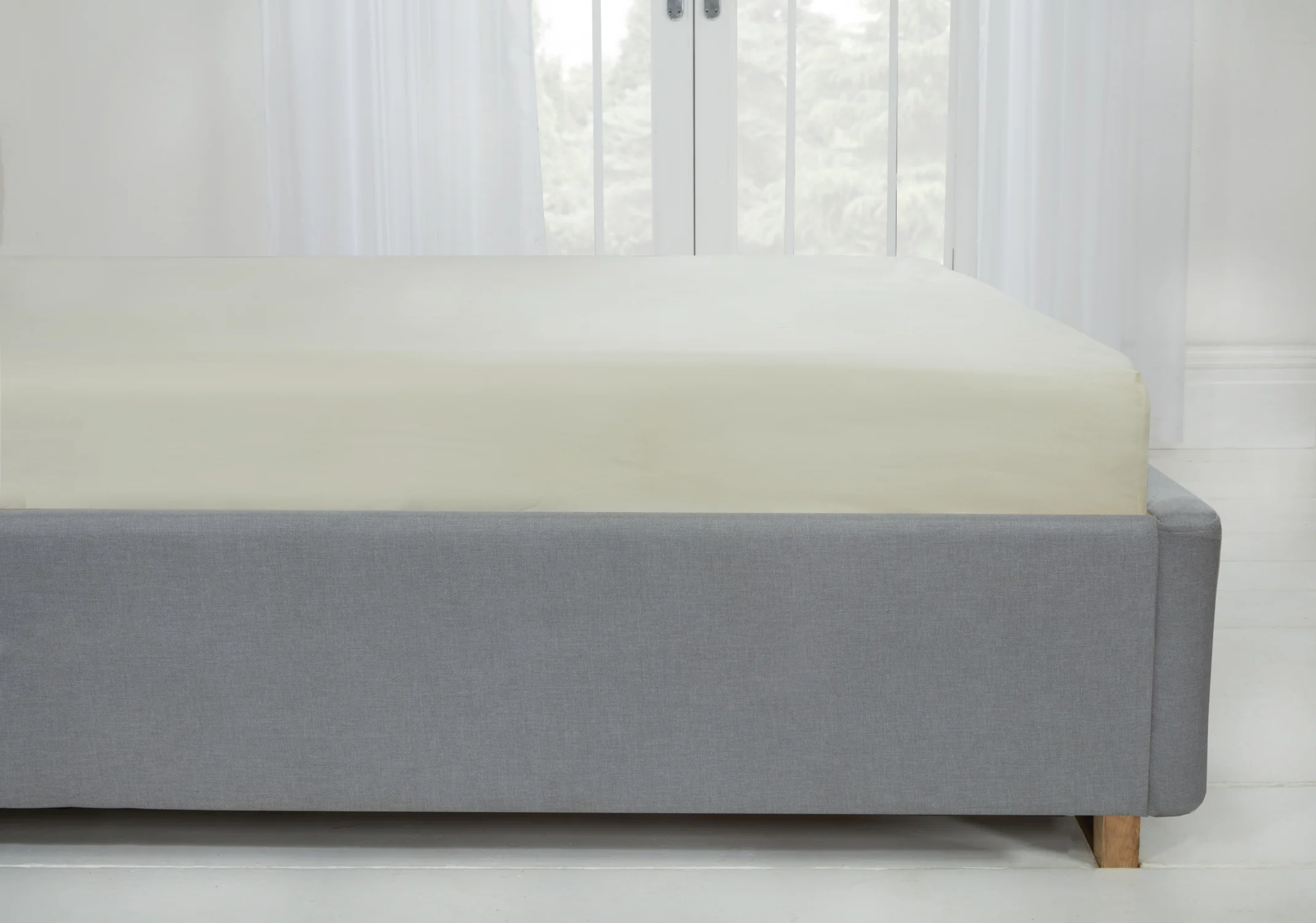 Lyla Fitted Sheet In Cream - King - Image 2