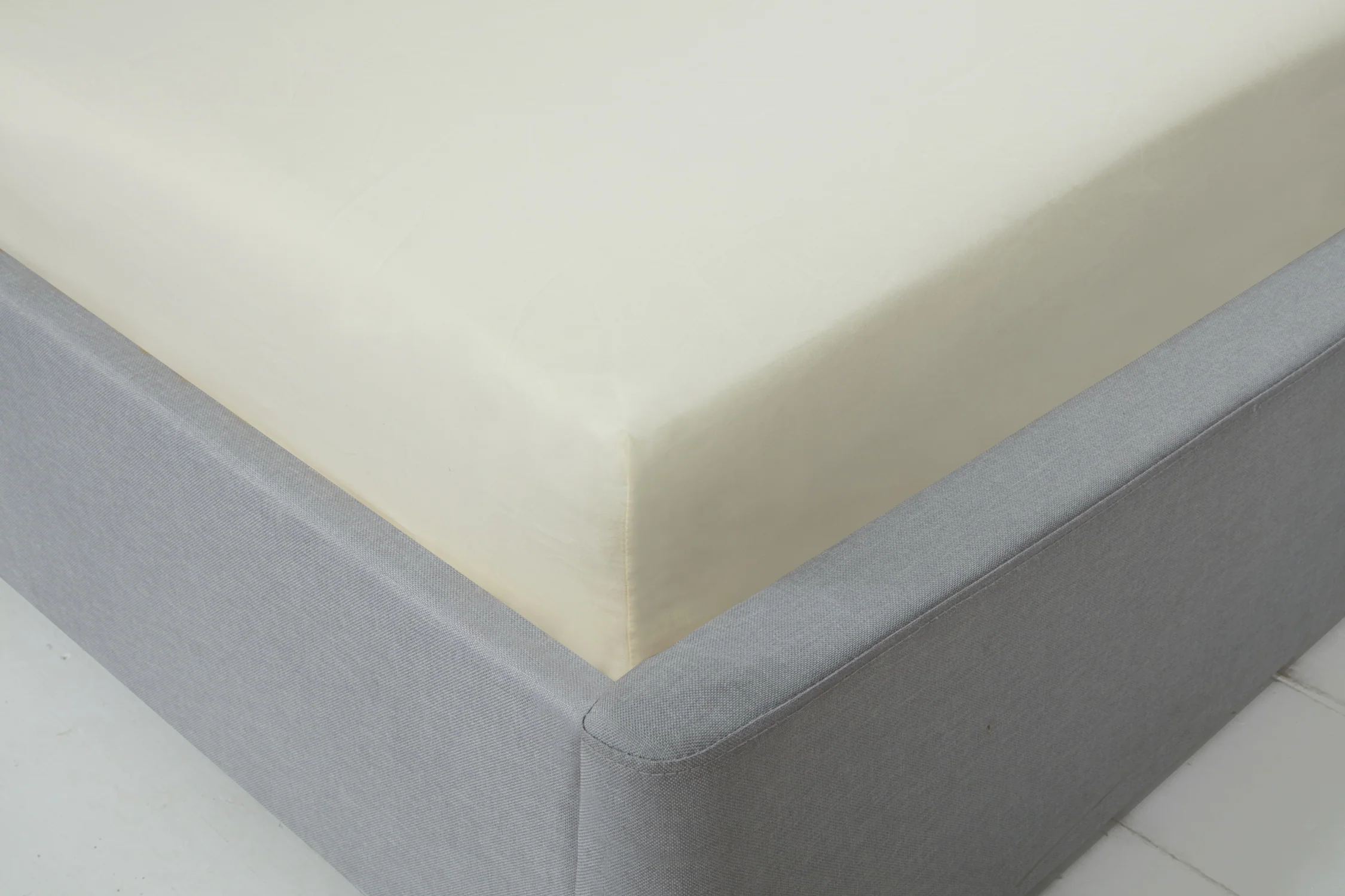 Lyla Fitted Sheet In Cream - King - Image 3
