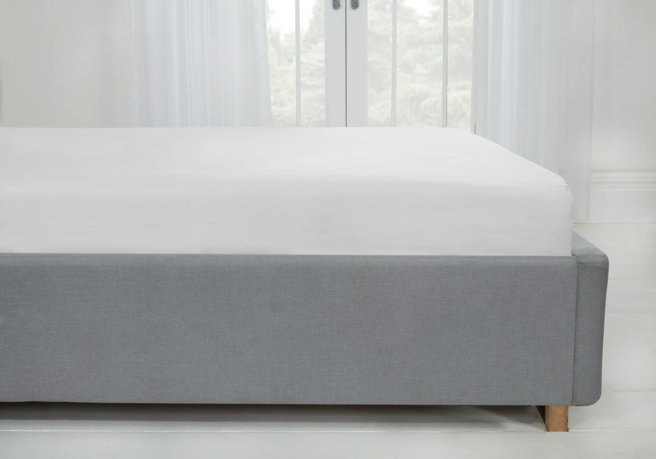 Lyla Fitted Sheet In White - Double Size - Image 2