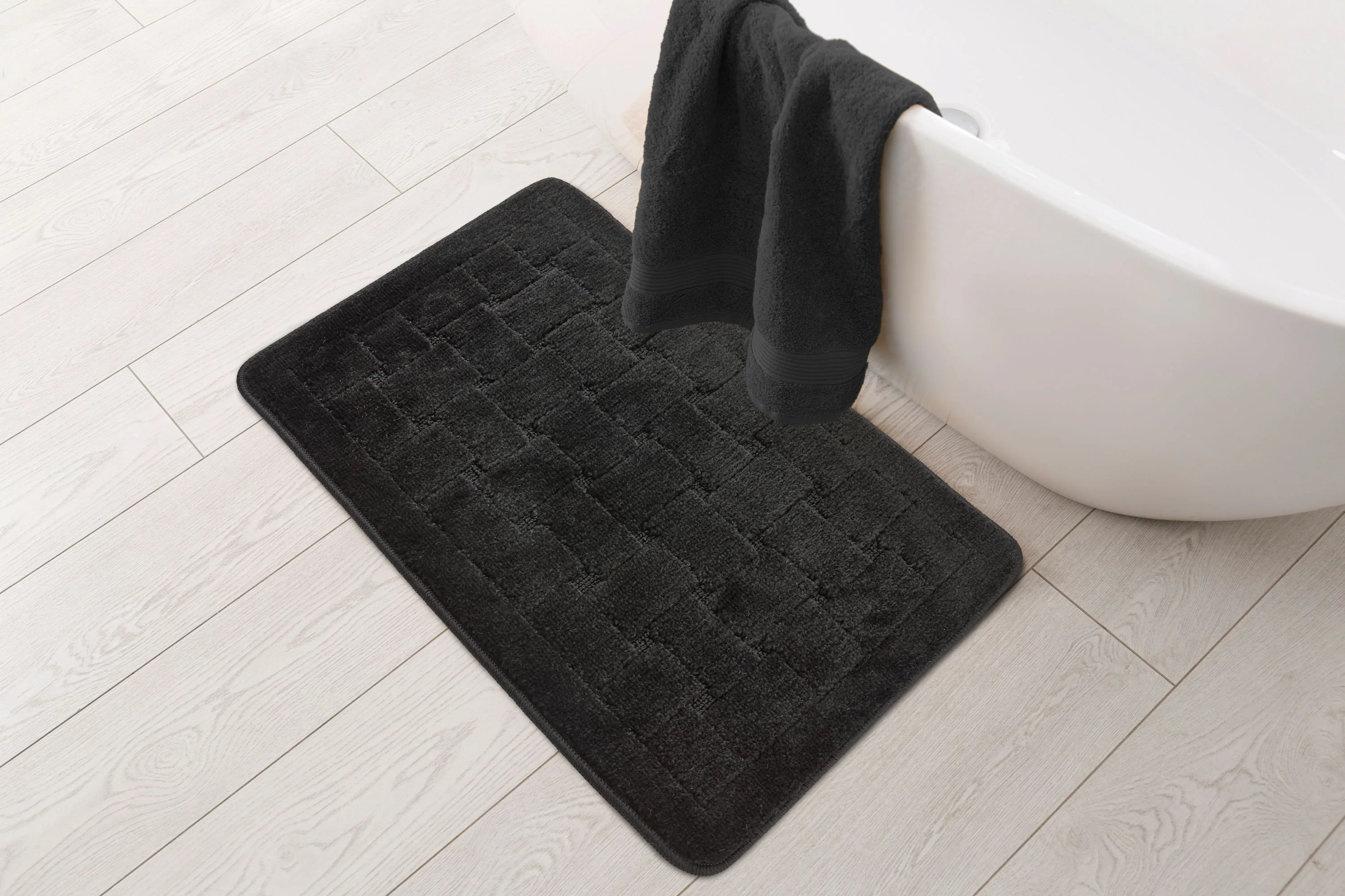 Orkney - Crosshatch Bath mat in Black - Image 2