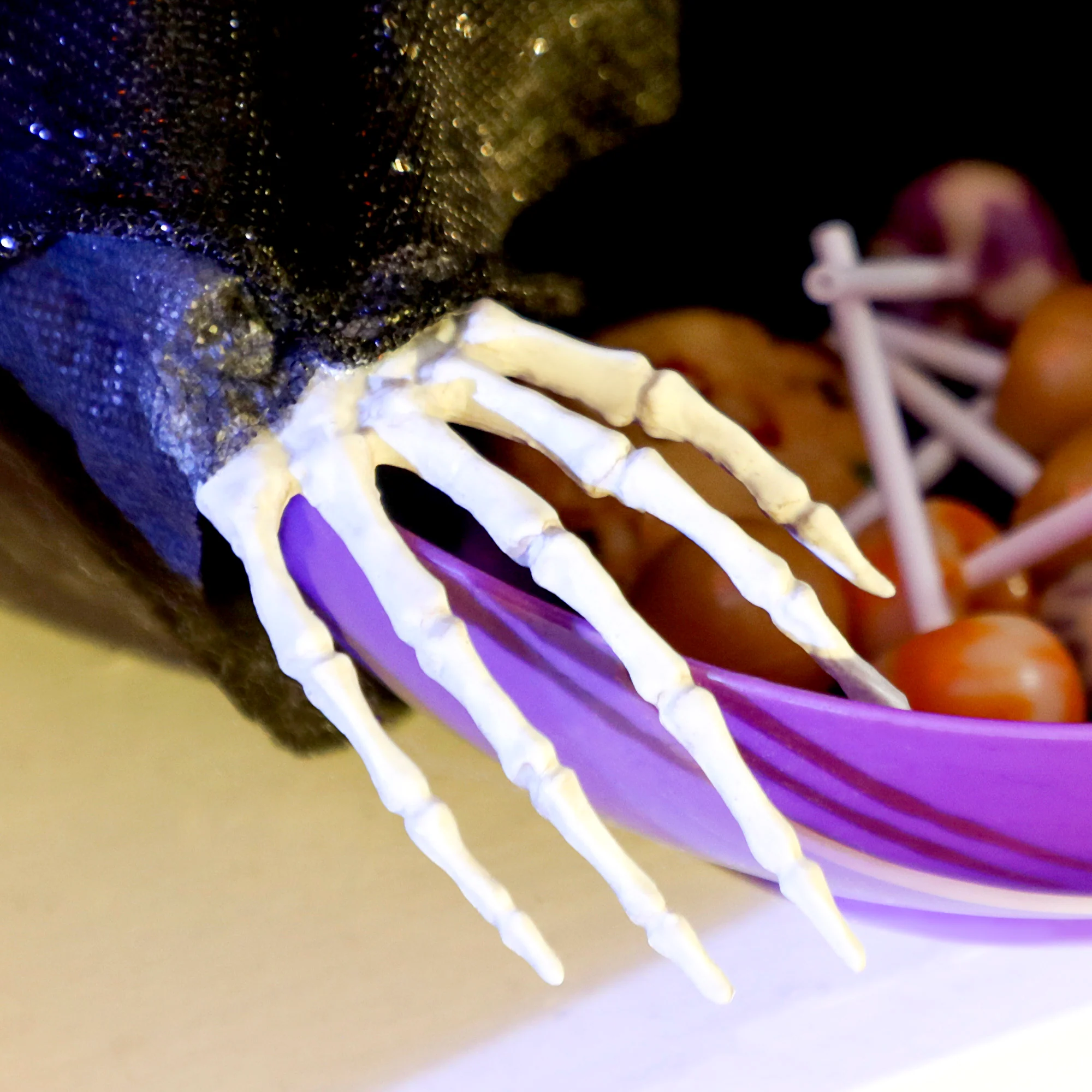 Outsunny Animated Halloween Skeleton Candy Dish for Party Decoration - Image 8
