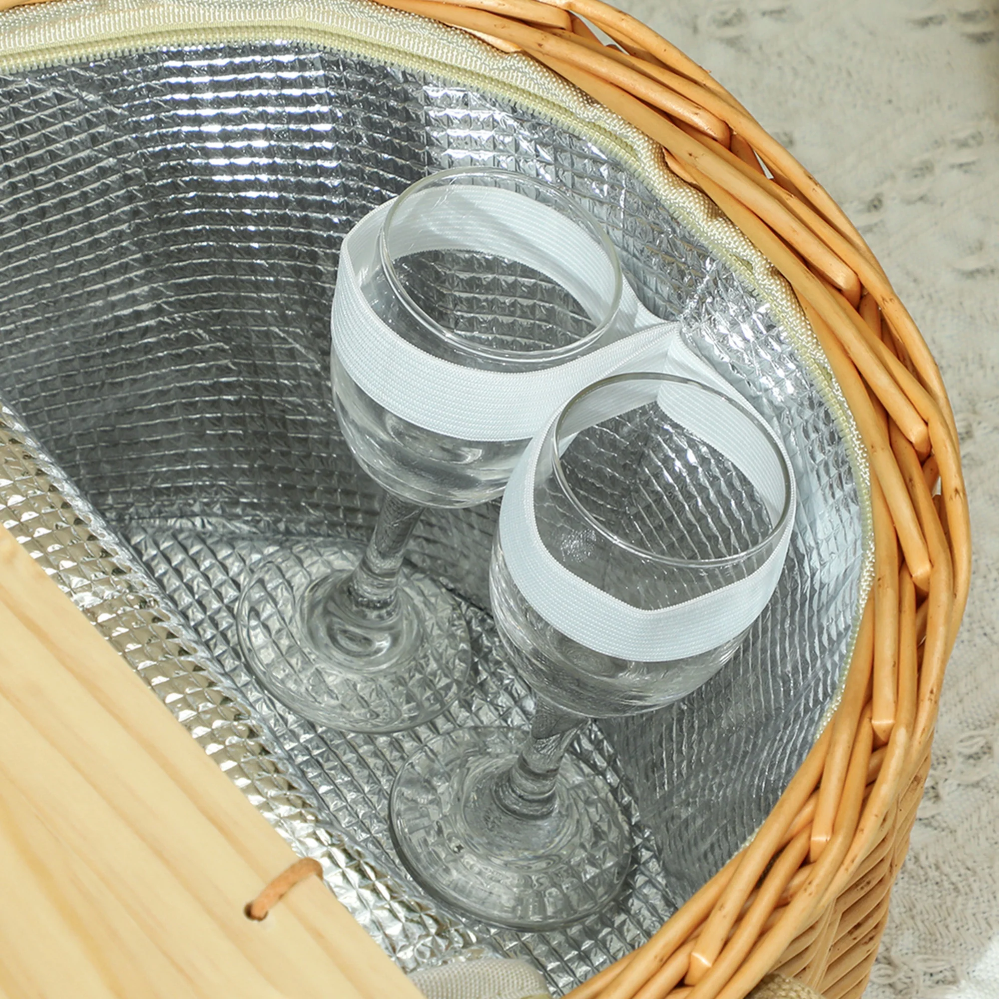 Outsunny Wicker Picnic Basket for 2 with Pine Wood Lid, Light Brown - Image 8