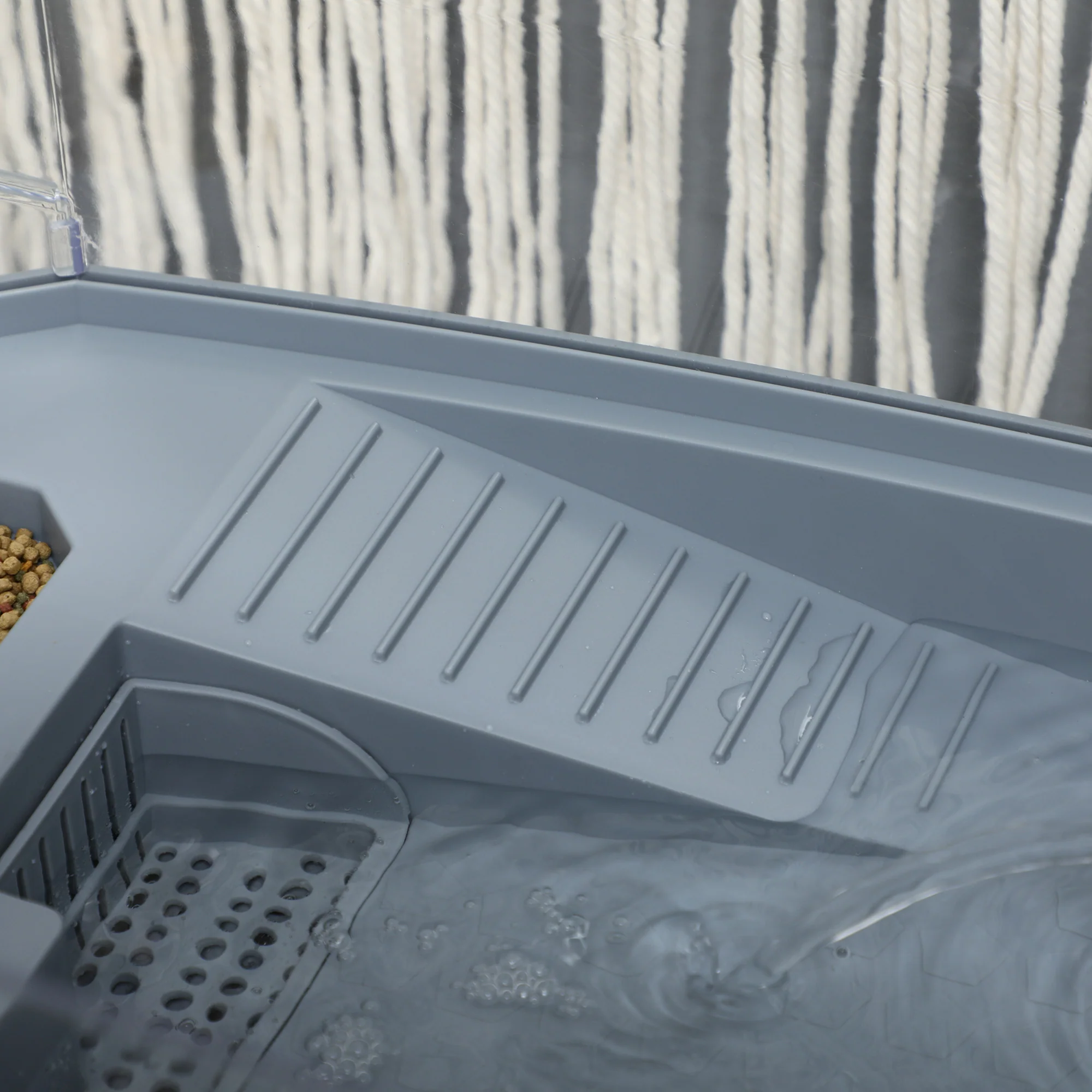 PawHut Turtle Tank for Turtles, Terrapin, Small Reptiles - White - Image 9