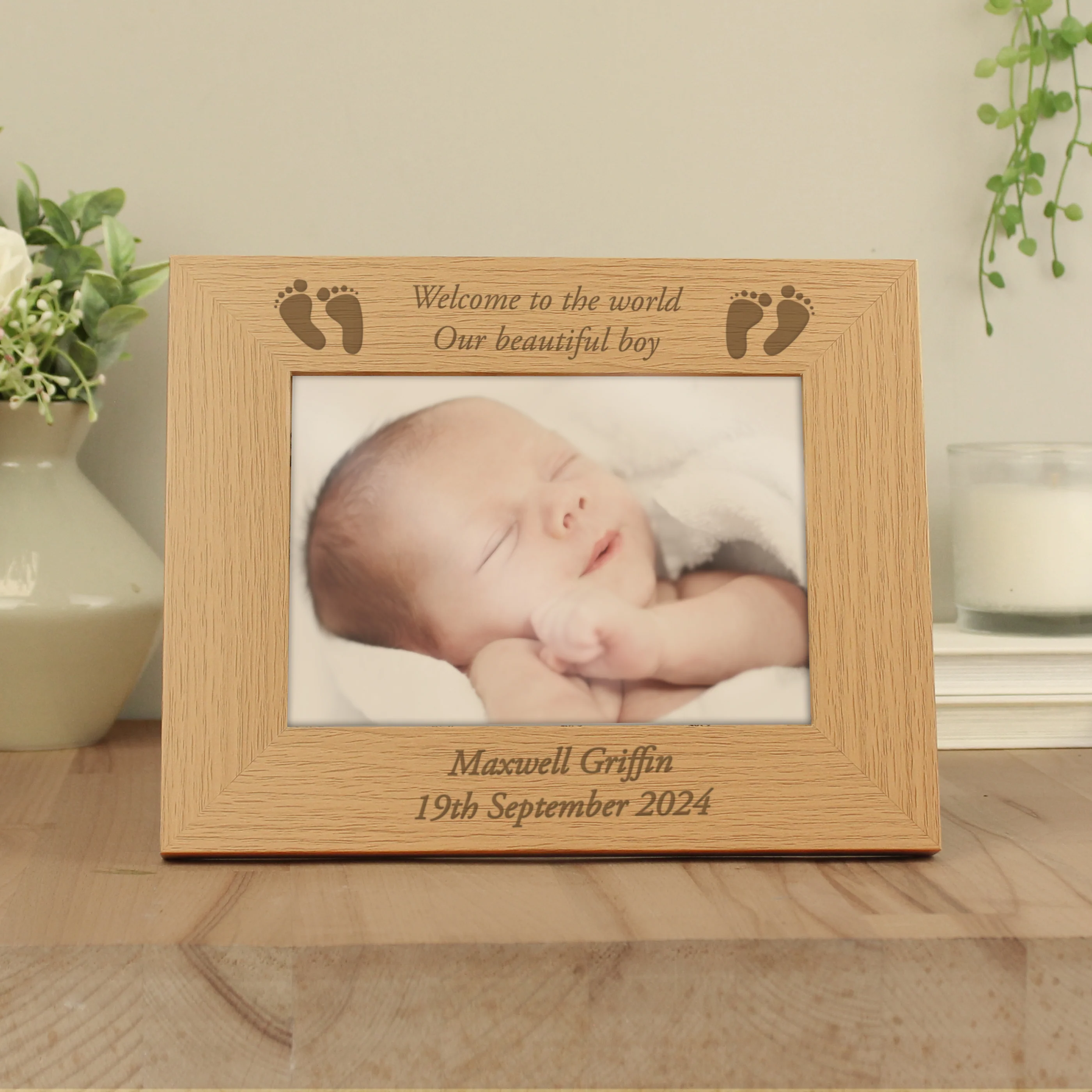Personalised Baby Feet 5x7 Landscape Oak Finish Photo Frame - Image 3