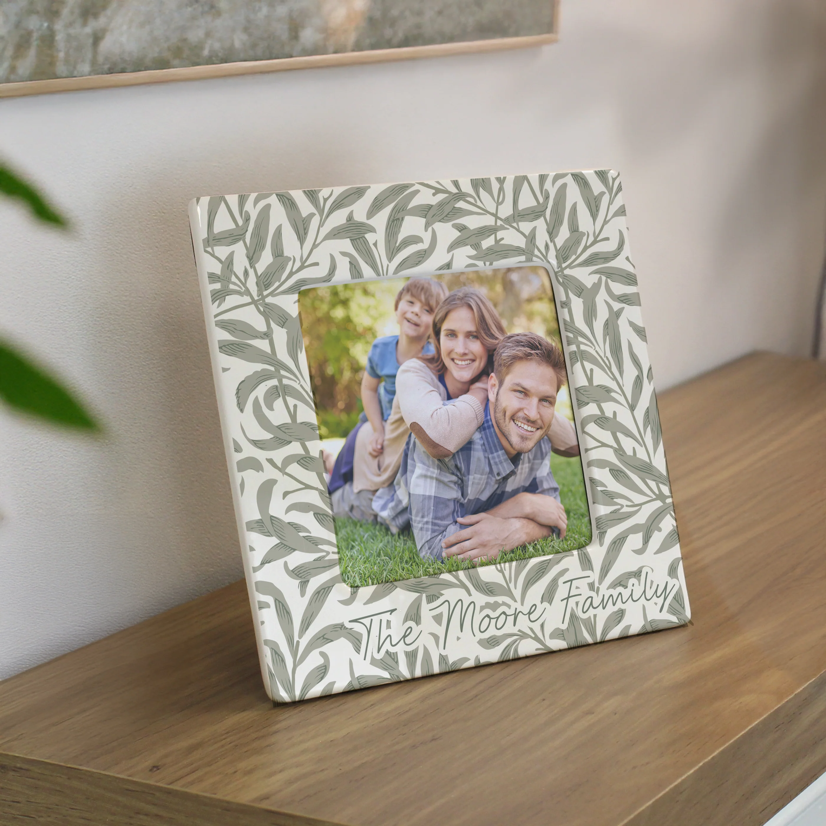 Personalised Leaf Print Ceramic 4x4 Frame - Image 3