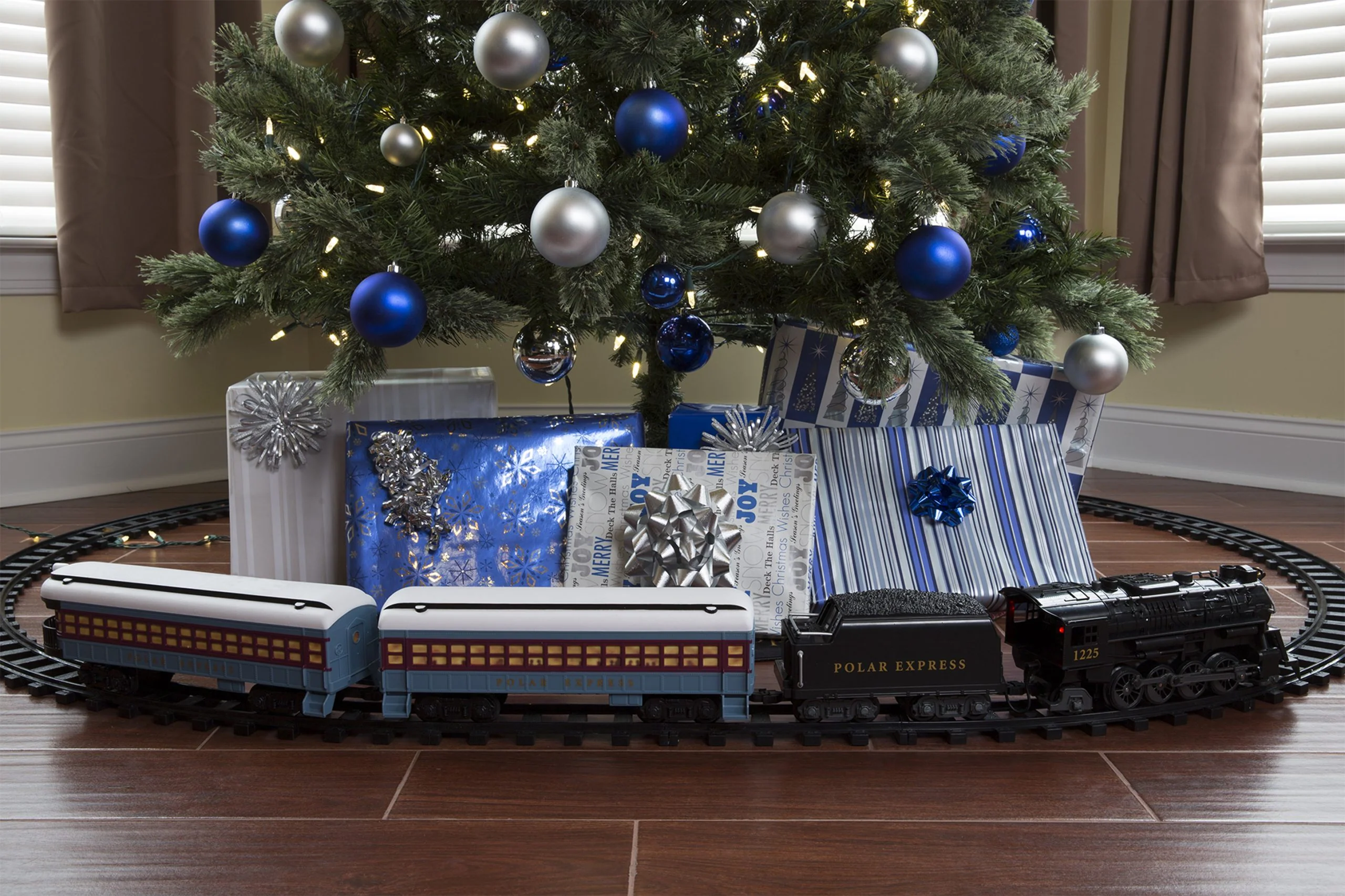 Polar Express Ready To Play Train Set - Image 3