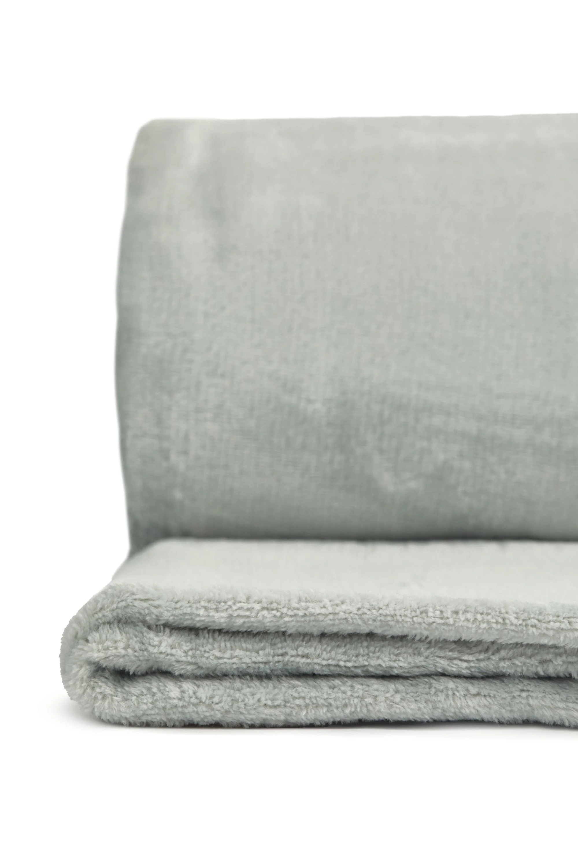 Snug Flannel Fleece Blanket Super Soft Throw in Silver - Image 5