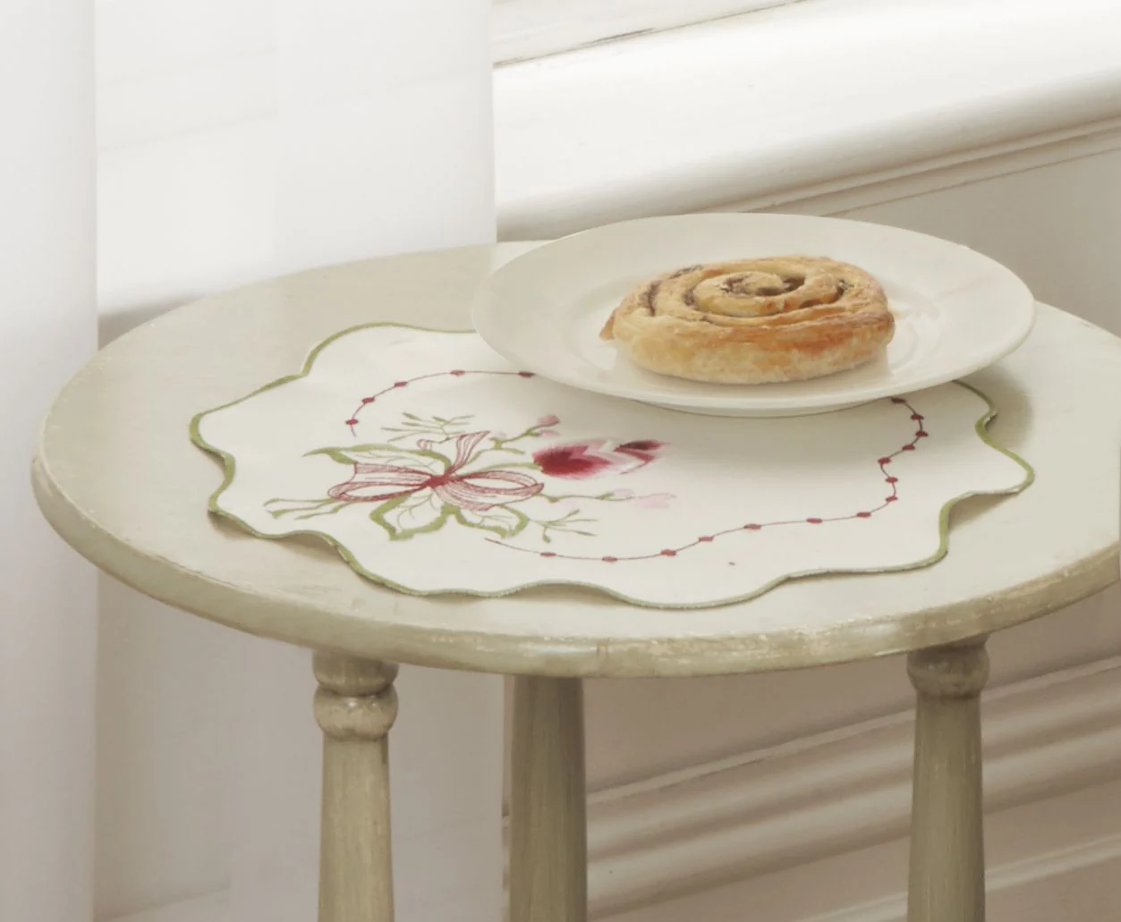 Tulip Embroidered Table Runner in Cream - Image 4