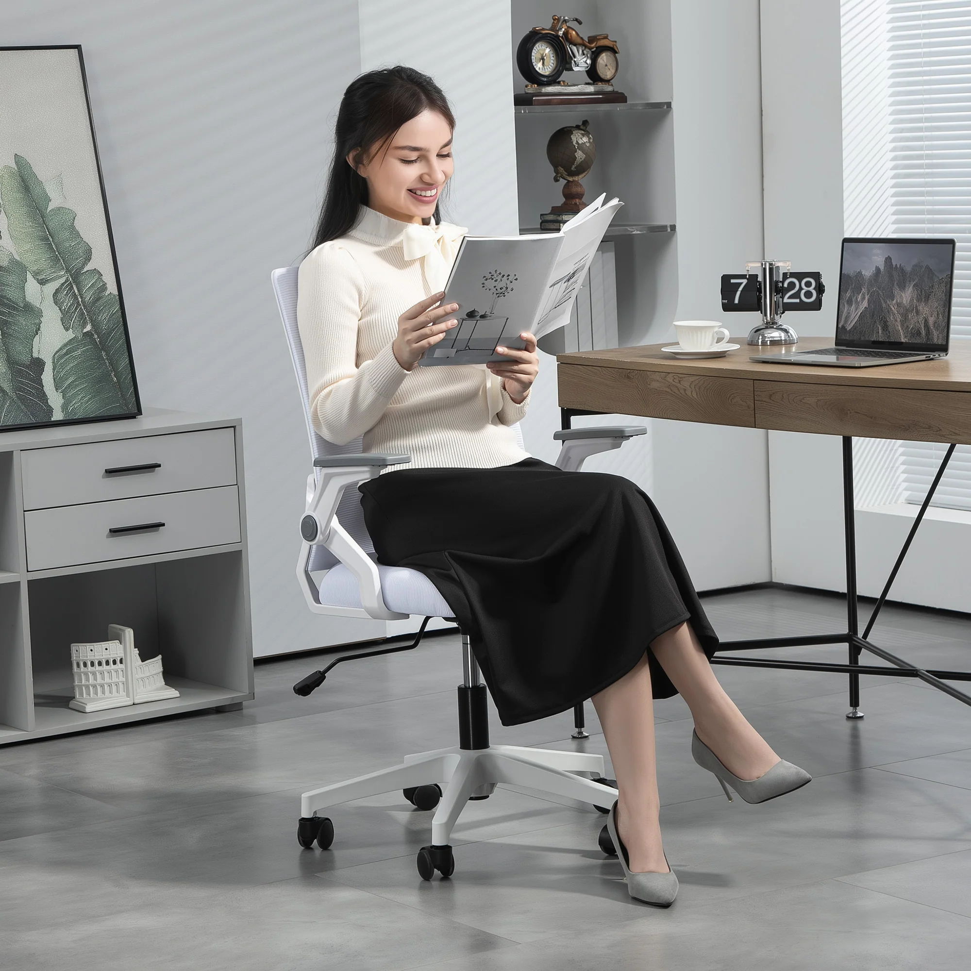 Vinsetto Mesh Office Chair For Home With Lumbar Support, Flip-up Arm, Wheels - Image 18